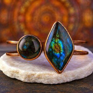 🆕️Vintage-Inspired Boho-Chic Labradorite Antique Bronze Copper Cuff Bracelet 🌿